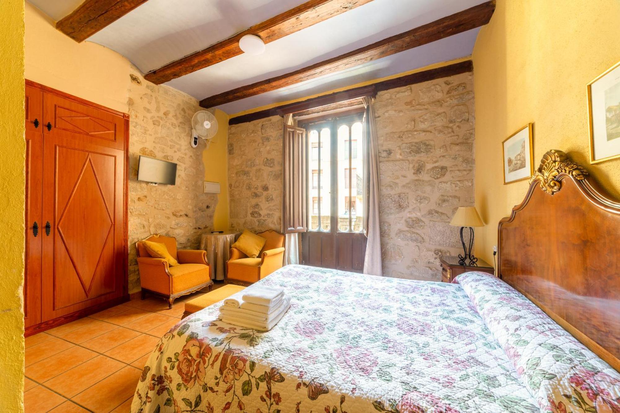 Fonda La Plaza Hotel Valderrobres Eksteriør billede
