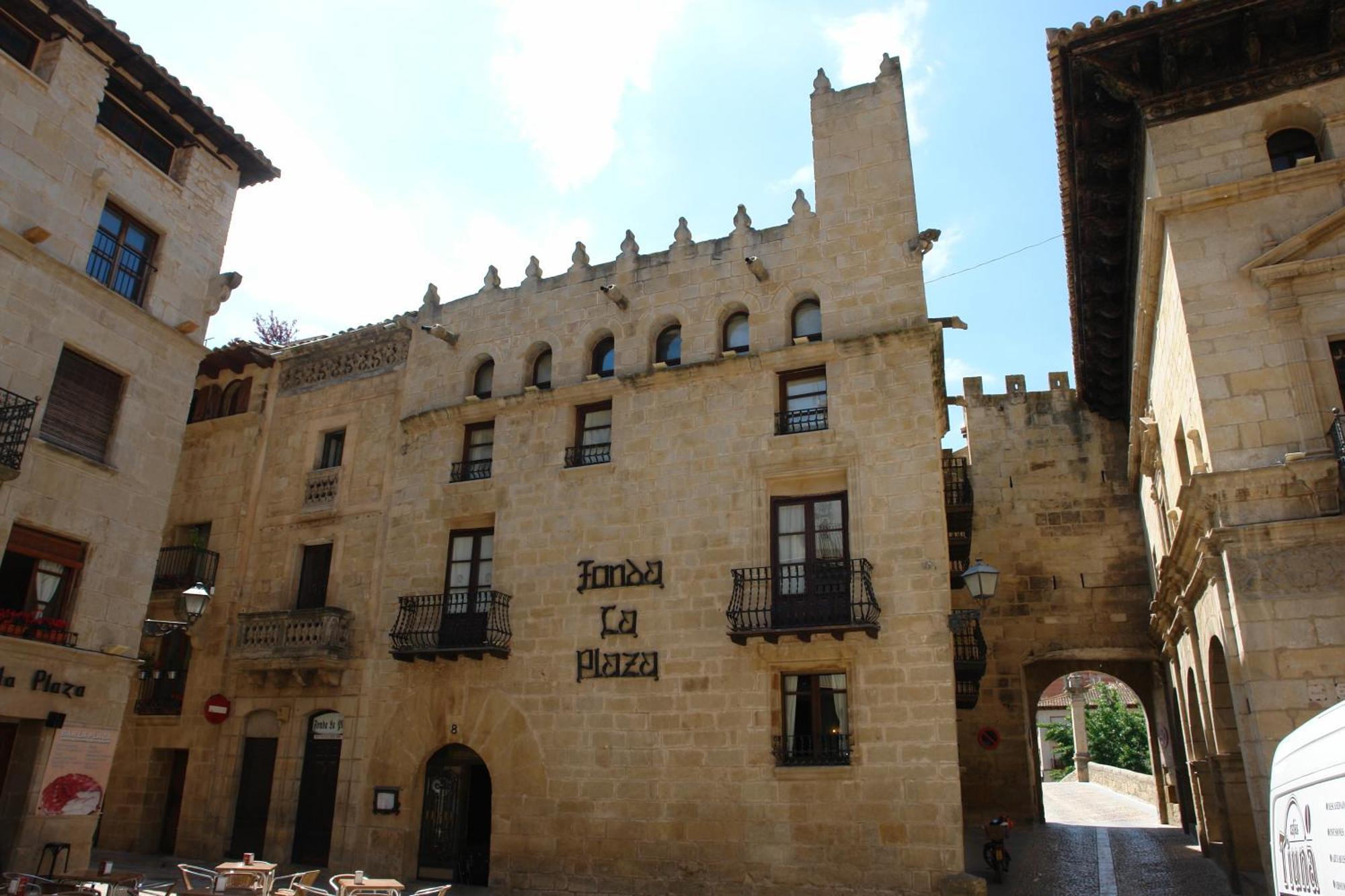Fonda La Plaza Hotel Valderrobres Eksteriør billede