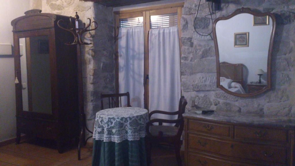 Fonda La Plaza Hotel Valderrobres Værelse billede
